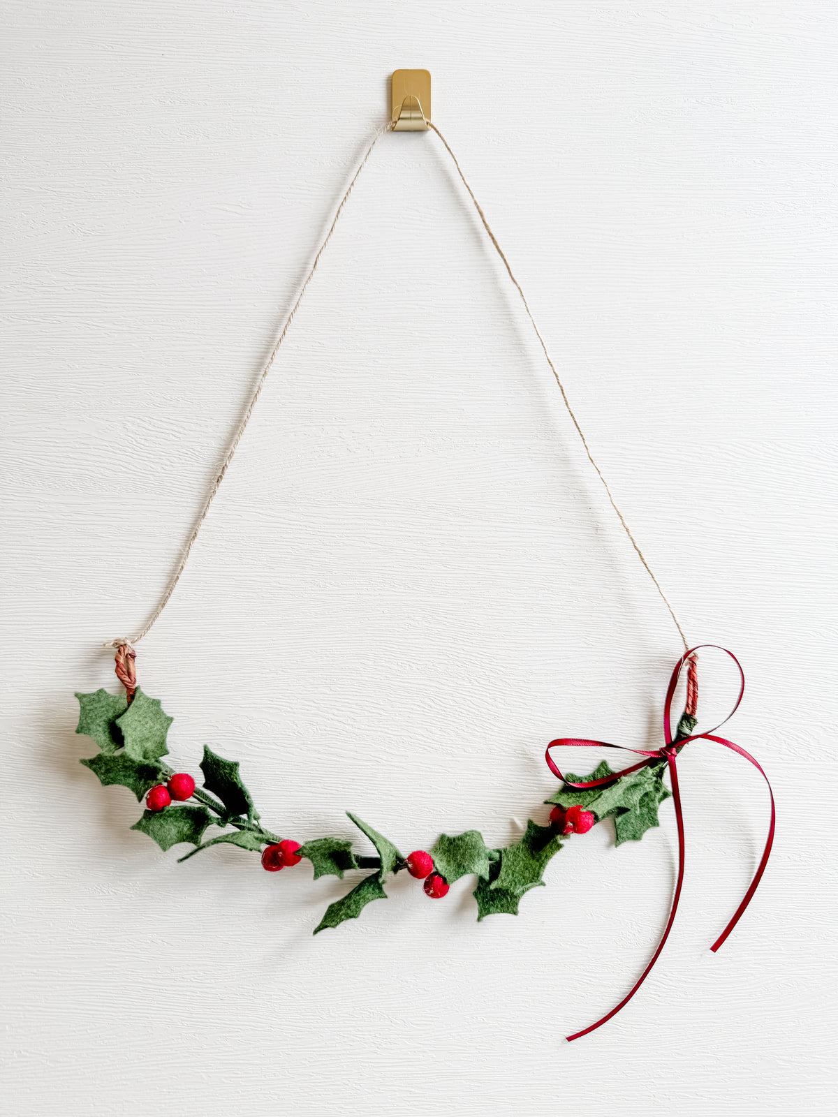 Leaf & Berry Holiday Wreath