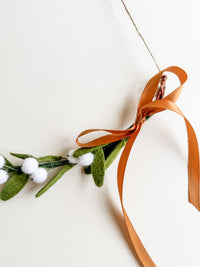 Leaf & Berry Holiday Wreath